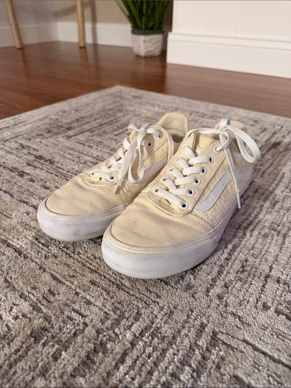 Vans Low Top Sneakers in Creamish yellow and White